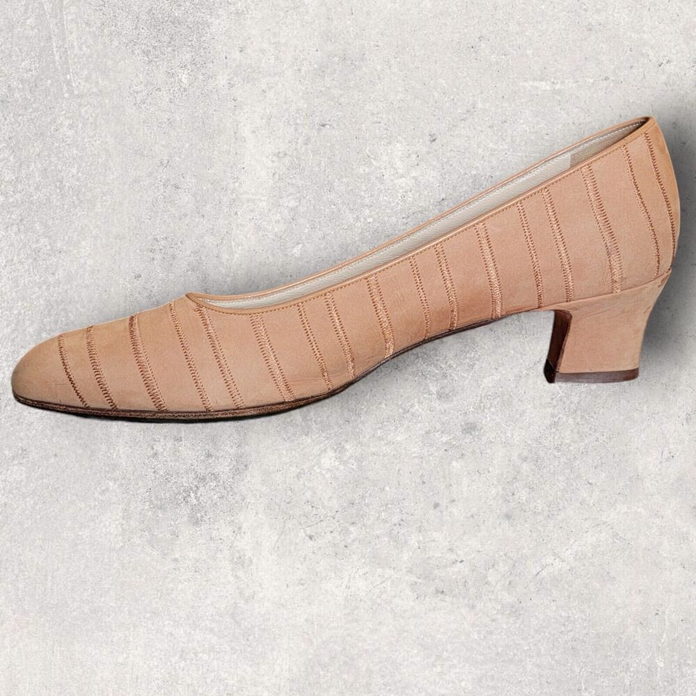 Salvatore Ferragamo Low Block Heel Suede Pump Shoes Sz 8 AAAA Narrow Light Brown